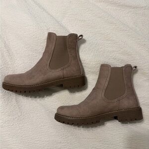 Cliffs by WHITE MOUNTAIN Beige Ankle Boots